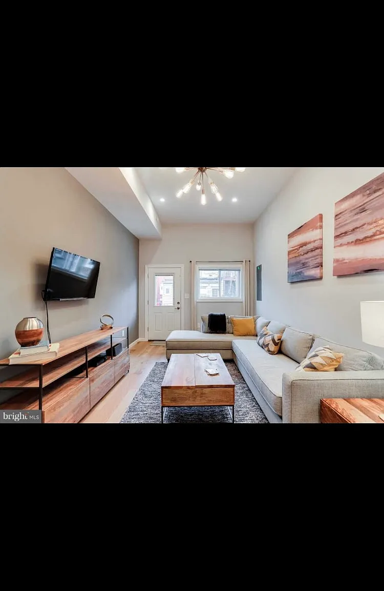 3 bed, 1824 sqft, $3,200 — Photo 3