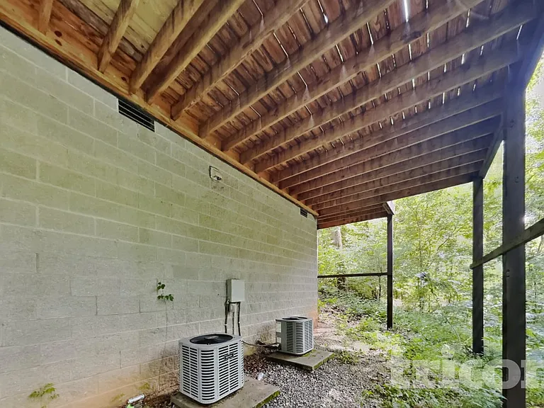 1026 Chelsea Dr — Photo 16