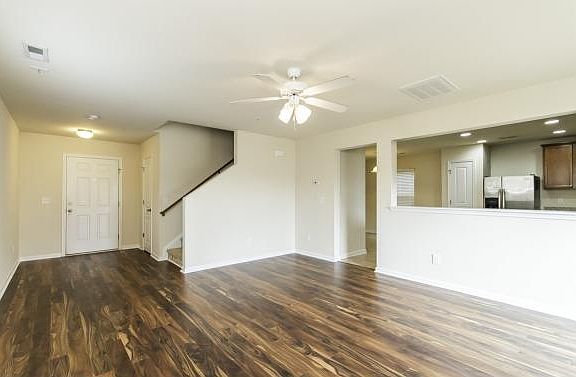 4th image of 411 Collington Dr