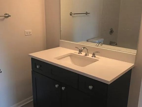 3rd image of 937 W Armitage Ave #B