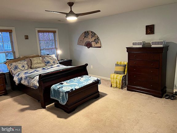 3rd image of 16832 Fairfax Dr