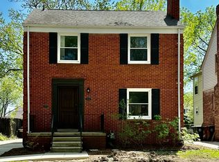 1721 Hampton Rd, Grosse Pointe Woods, MI 48236