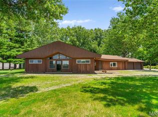 1021 Otter Rd, Trenton, IL 62293