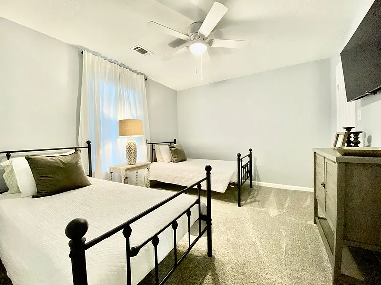 645 Brook Trl — Photo 16