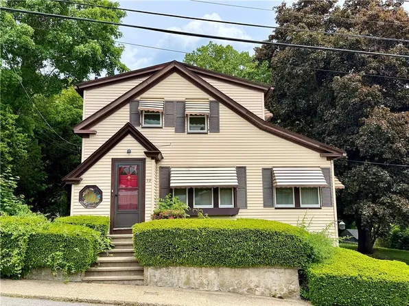 59 Clyde St, West Warwick, RI 02893