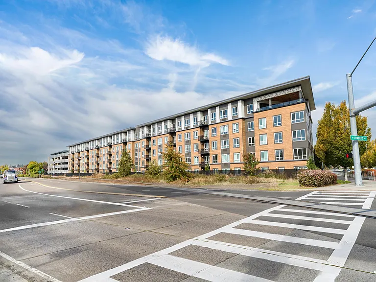 Positioned along Beaverton's main corridor, Modera Beaverton places you close to local dining, transit, and everyday conveniences just outside your door.