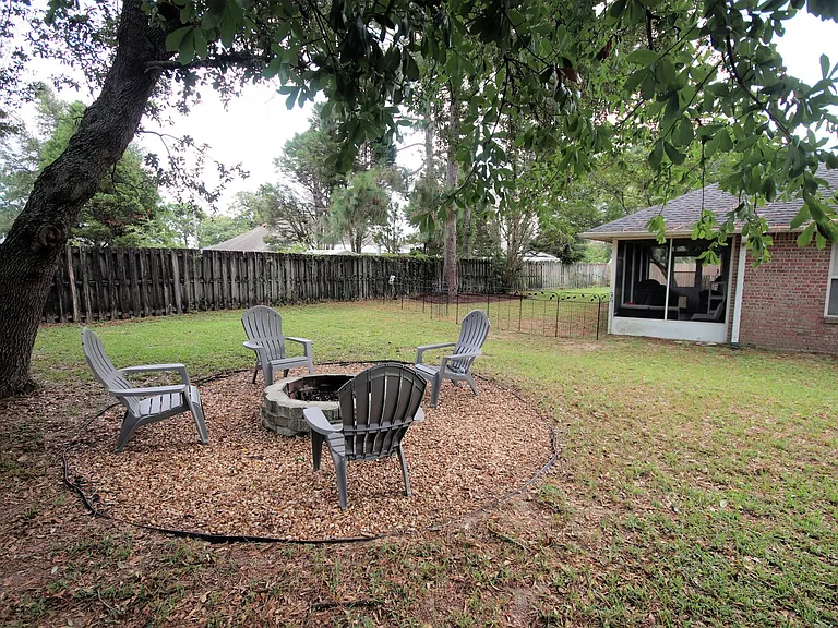 704 Becky Thatcher Ct — Photo 33