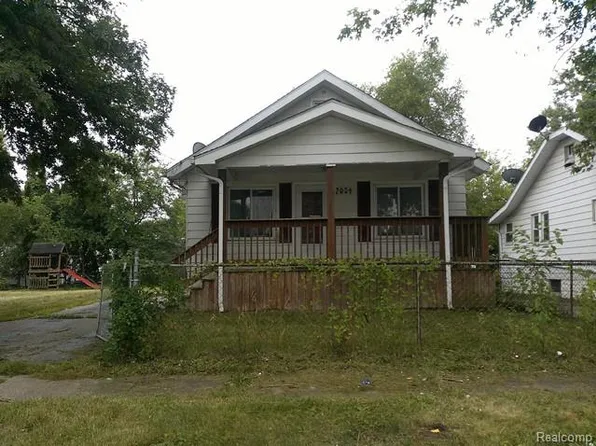 2054 E Parkwood Ave, Burton, MI 48529
