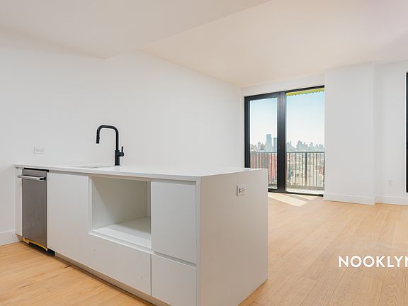 3rd image of 224 W 124th St #1022