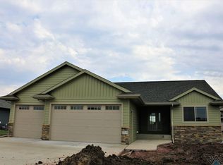 4609 E 53rd St, Sioux Falls, SD 57110