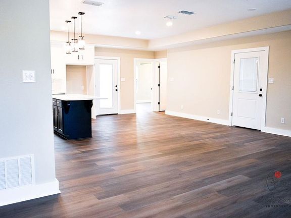 5th image of 1904 Spring St