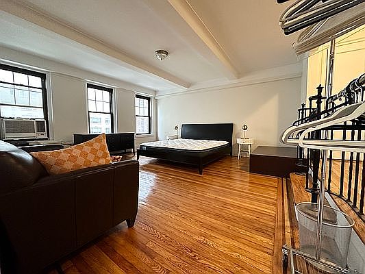 3rd image of 310 E 55th St APT 6B
