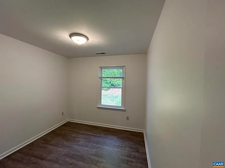 943 Rives St — Photo 19