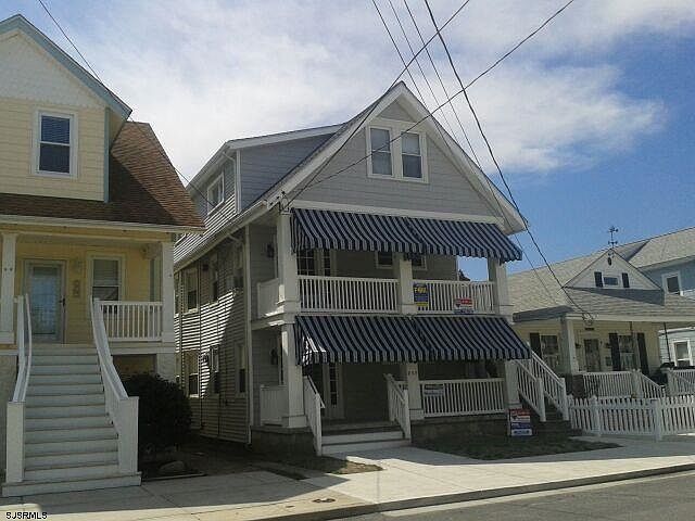 1st image of 838 Saint James Pl