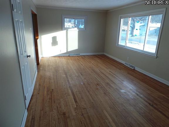 5th image of 116 Donovan Ave