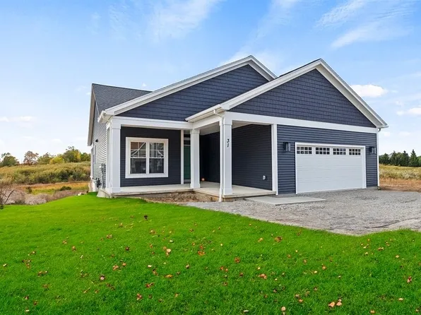 3 Chatwood Ln, Henrietta, NY 14467