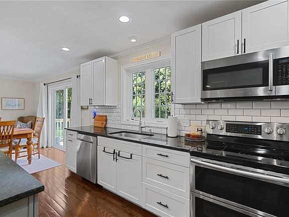 5th image of 2 Olive Grove Ln