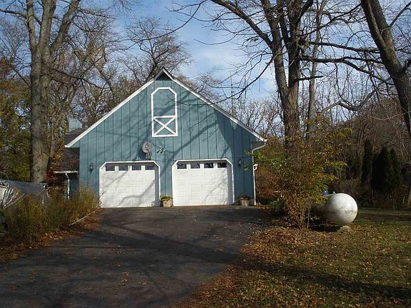 3rd image of 4 Hickory Heights Road