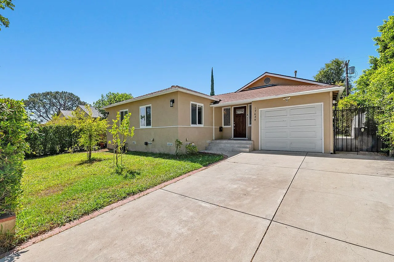 17434 Emelita St — Photo 1
