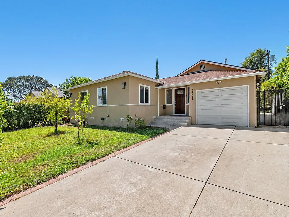 17434 Emelita St