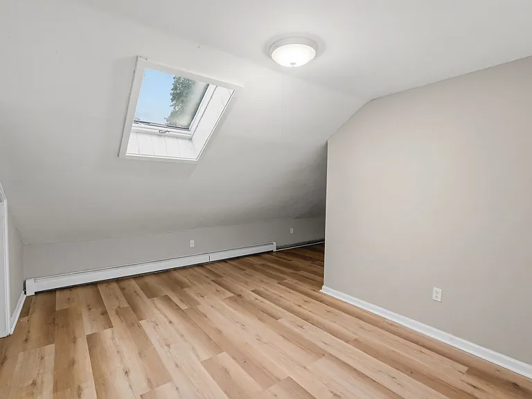 13 Oak St — Photo 13