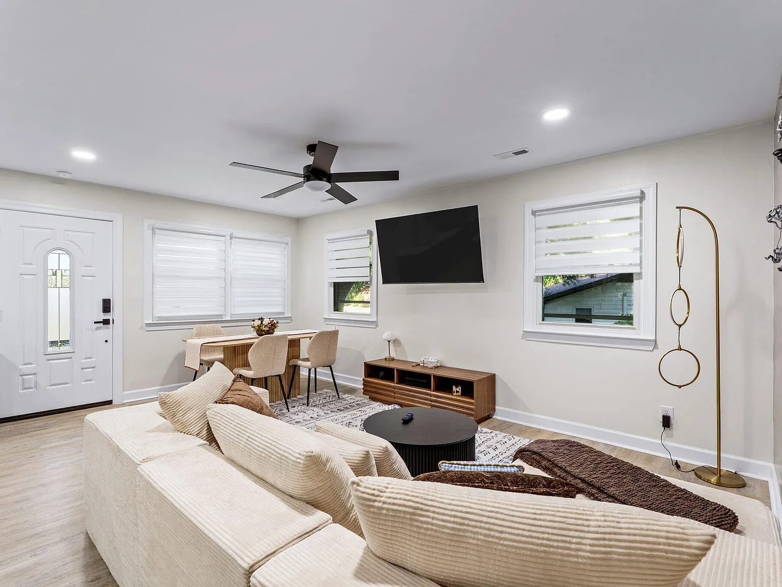 4 bed, 3.0 bath, 1960 sqft, $3,600 — Photo 4