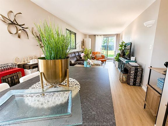 5th image of 276 Merritt Ave #102