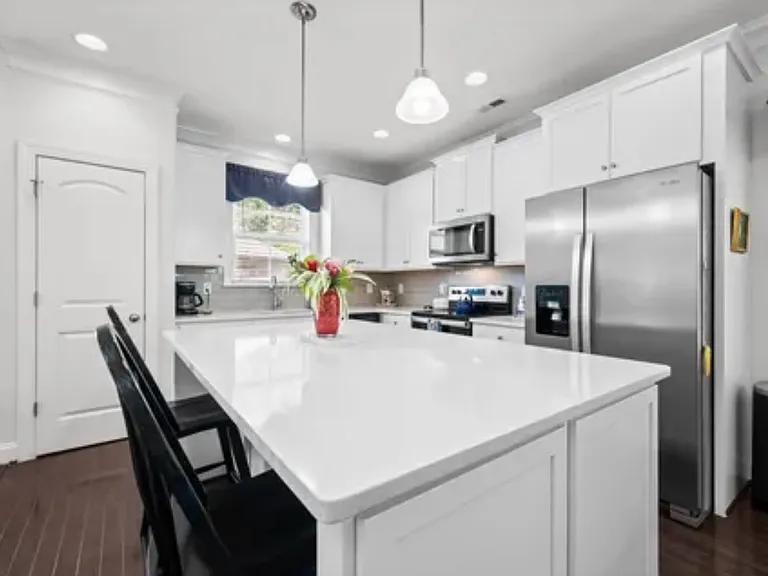 Saint Elizabeth Dr — Photo 13