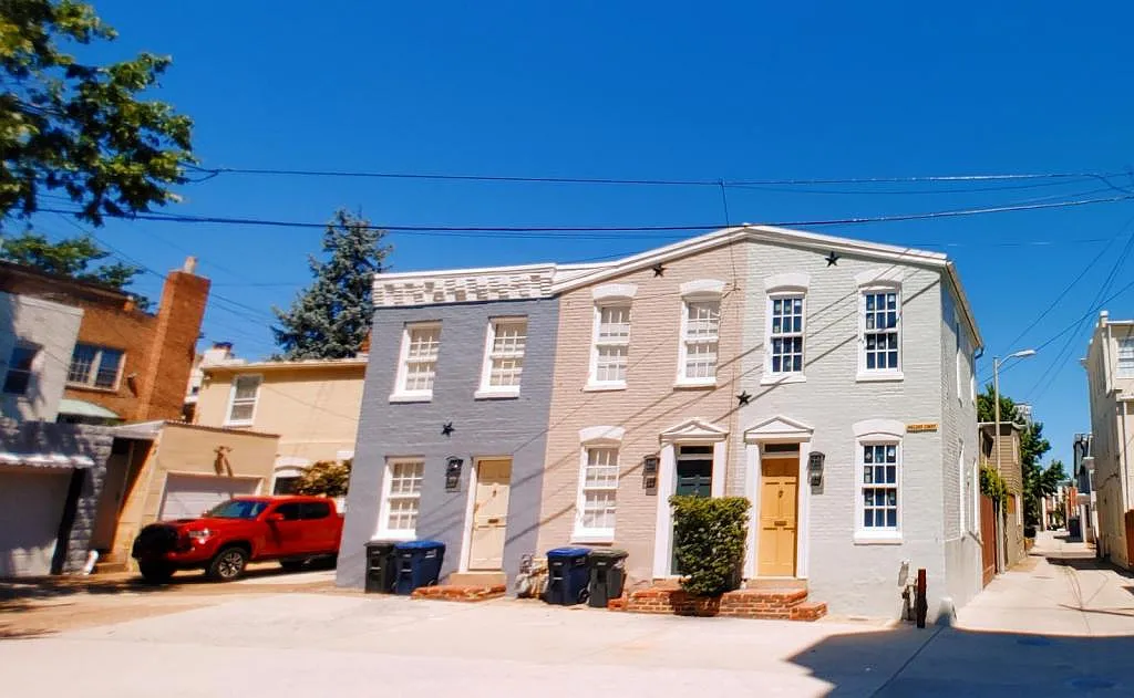 310 Millers Court NE — Photo 1