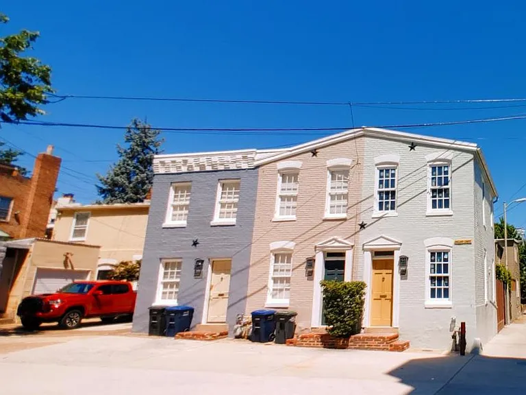 310 Millers Ct NE — Photo 1