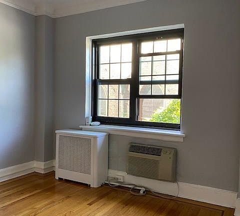 2nd image of 4-214 Munro Ave #4