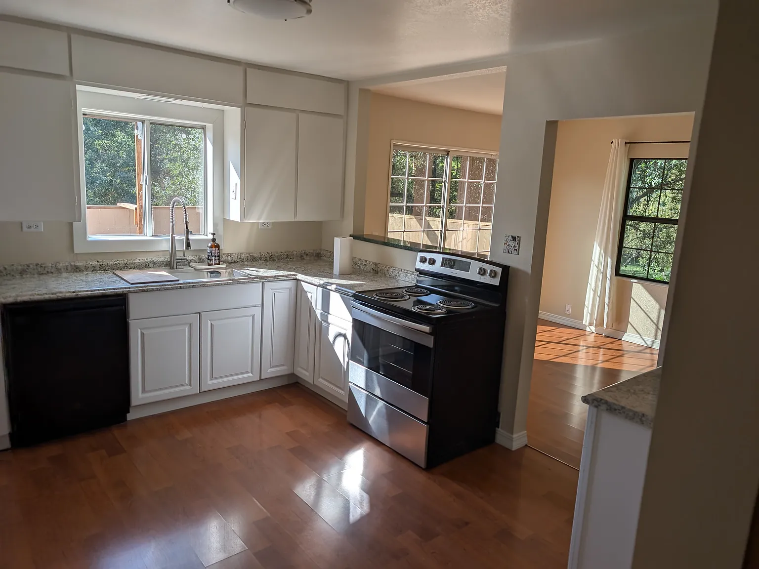 3 bed, 1605 sqft, $2,100 — Photo 4
