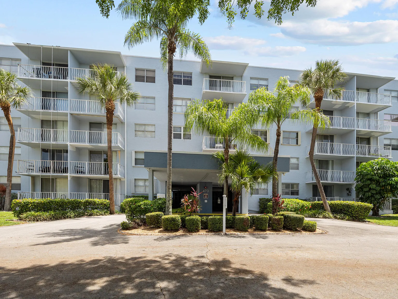 1 bed, 1.0 bath, 845 sqft, $1,850 — Photo 2
