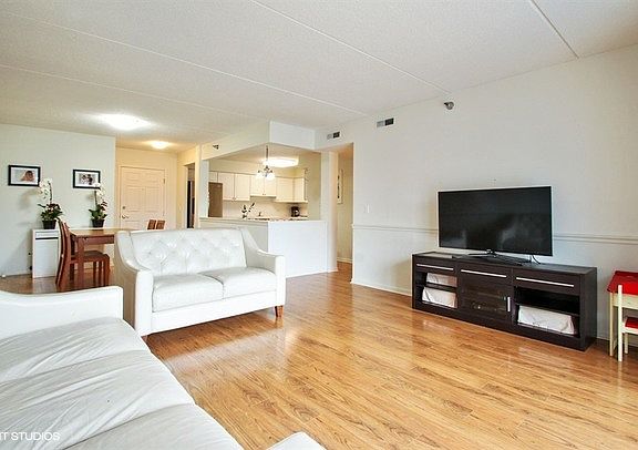 2nd image of 7071 W Touhy Ave APT 402
