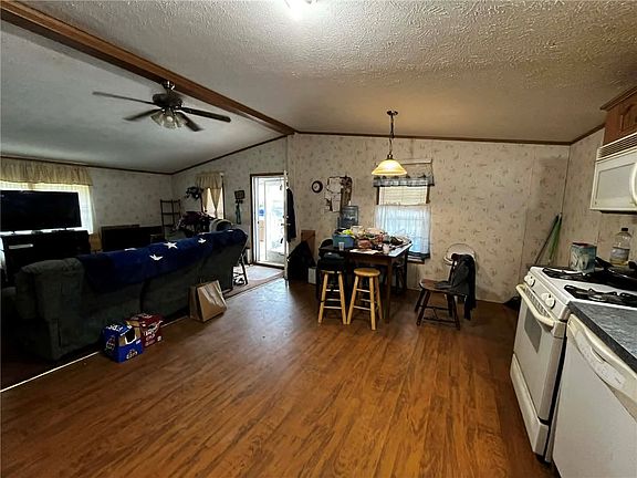 4th image of 293 Garretts Run Rd
