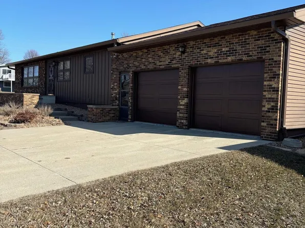 802 3rd Ave SW, West Bend, IA 50597