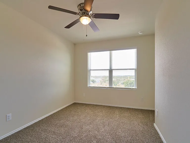 486 Abigail Aly — Photo 15