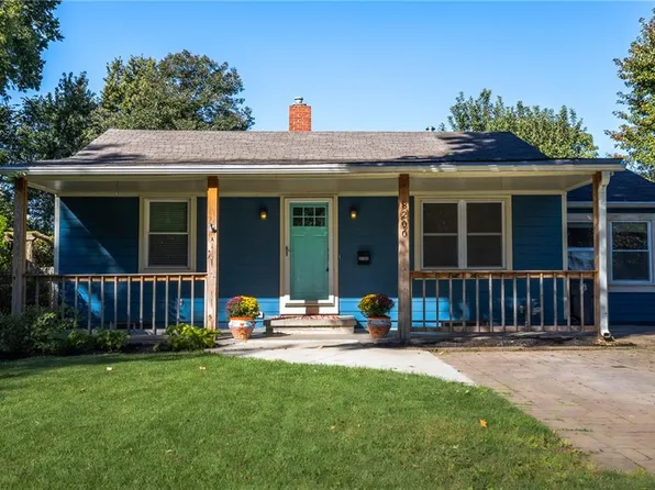 8200 Summit St, Kansas City, MO 64114