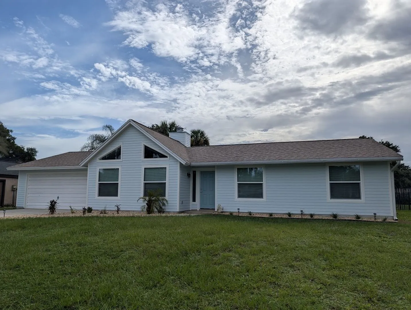 1 Story 3 Bed/2 Bath Large Home, Screened Porch, Fenced Yard — Photo 1