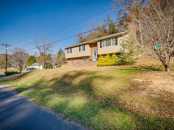 3rd image of 608 Westhills Dr