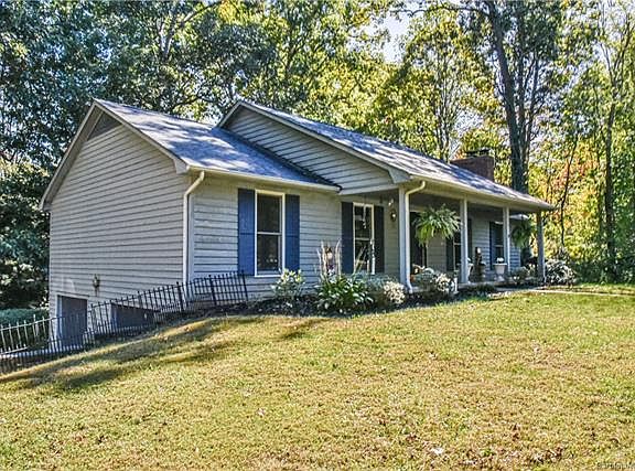 3rd image of 13 S Oaks Cir