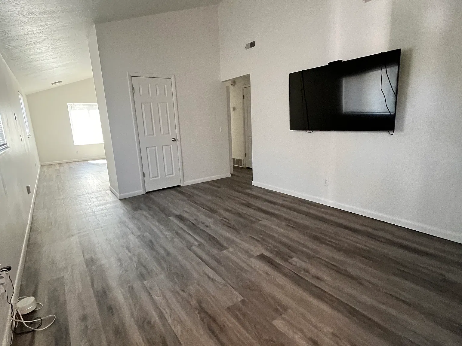 2 bed, 1000 sqft, $1,500 — Photo 3
