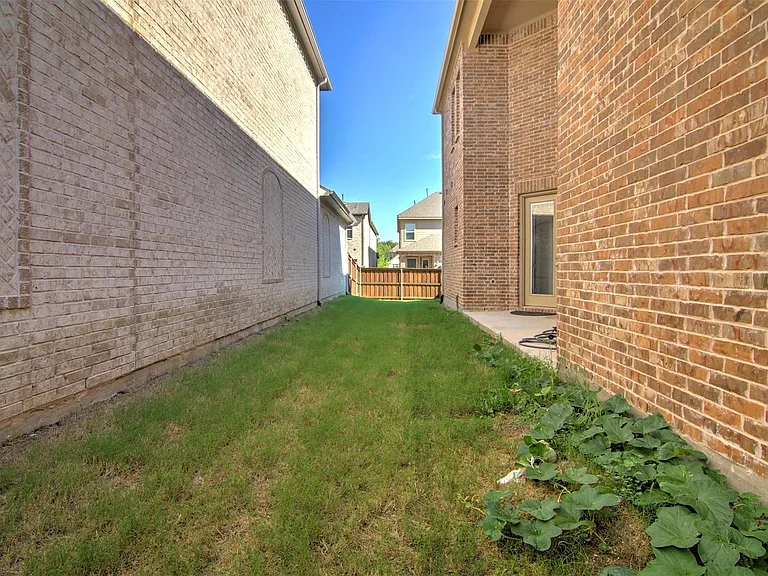12618 Akenside Rd — Photo 29
