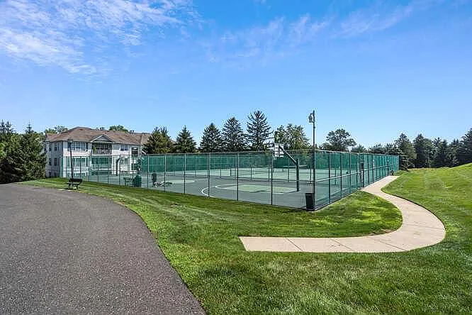 9 Inverness Dr — Photo 15