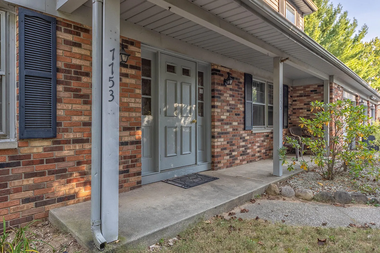 1 bed, 1.5 bath, 1550 sqft, $825 — Photo 2