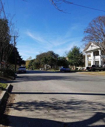 5th image of 522 W Magnolia Ave