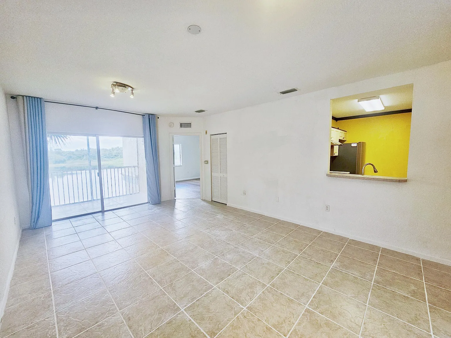 3 bed, 2.0 bath, 999 sqft, $2,250 — Photo 3