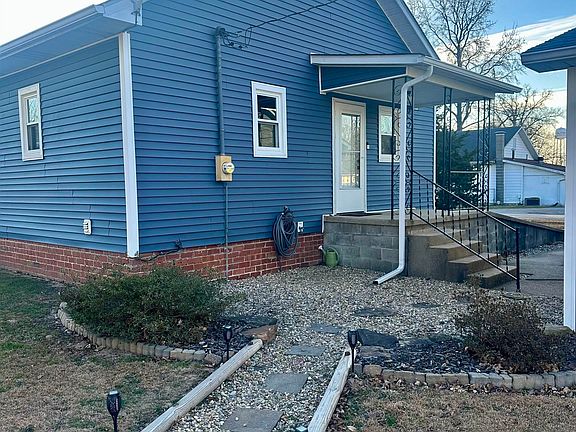 3rd image of 302 N Main St