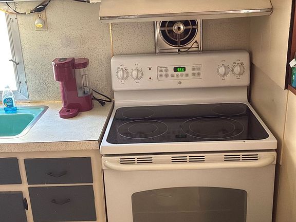 4th image of 211 Pinewood Ln