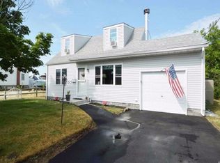 10 Midway St, Babylon, NY 11702